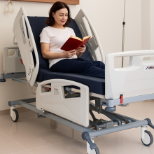 Elektrisches Kranken- und Pflegebett mit 3 Motoren