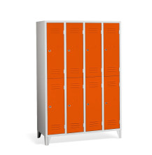 8-türiger Garderobenschrank mit kurzen Türen und Füßen