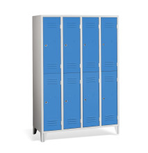 8-türiger Garderobenschrank mit kurzen Türen und Füßen