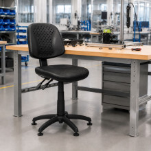 Professioneller Industriearbeitsstuhl mit Gleitern