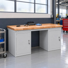 Werkbank mit Schrank auf beiden Seiten, Breite 1500 mm