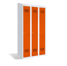 #03 STANDARD HACCP 3 W – 3-türiger Kleiderschrank mit beweglicher Trennwand, Dachschräge und Schuhregal, RAL 2004