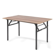 Klapptisch mit Metallstruktur und Laminatplatte.