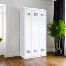 #03 STANDARD HACCP 3 W – 3-türiger Kleiderschrank mit beweglicher Trennwand, Dachschräge und Ablage für Schuhe, RAL 9010