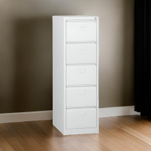 Aktenschrank mit fünf Schubladen.