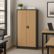Büroschrank mit Holzfurnier an den Türen.