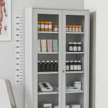 #26 MEDICINE MAXI 4S GLASS ECONOMY – Nemocničná skrinka na lieky so 4 kovovými policami a kolieskami, 1800x800x435 mm