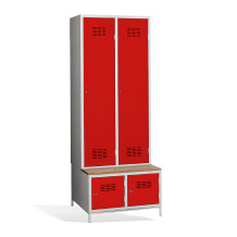 2+2-türiger Kleiderschrank mit Trennwand, eingebauter Bank und Schuhschränken