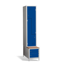 2+2-türiger Kleiderschrank mit Z-förmigen Türen, eingebauter Sitzbank und Schuhschränken, RAL 5010
