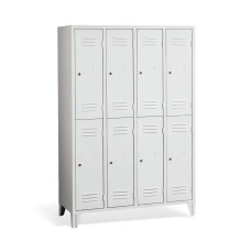 8-türiger Garderobenschrank mit kurzen Türen und Füßen