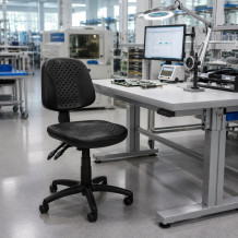Professioneller Industriestuhl mit Rollen